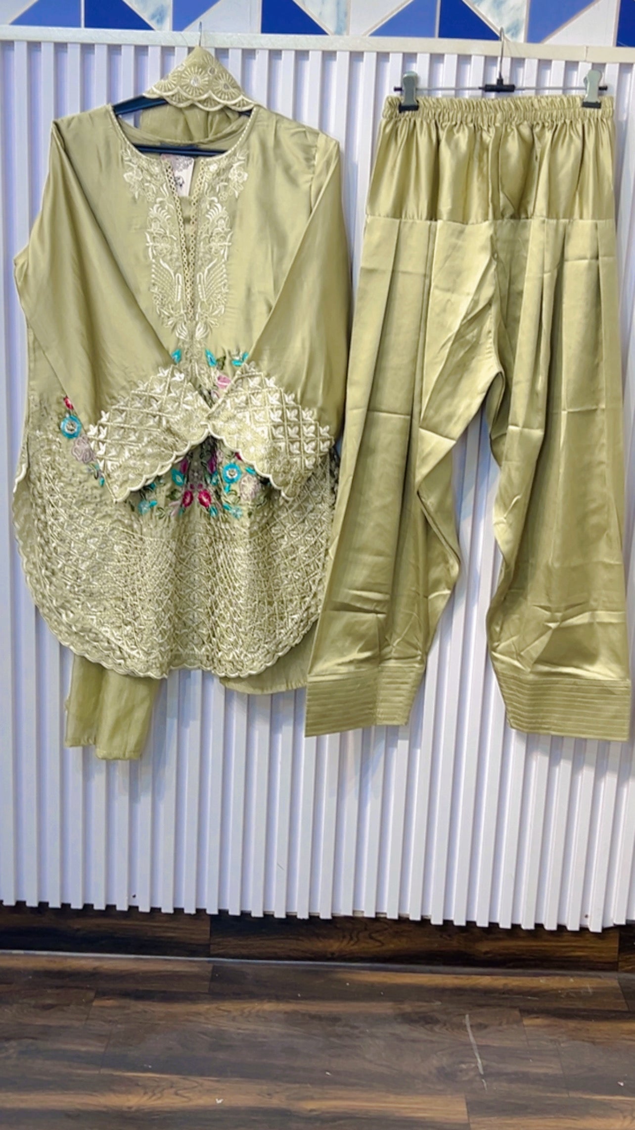Farshi Suit