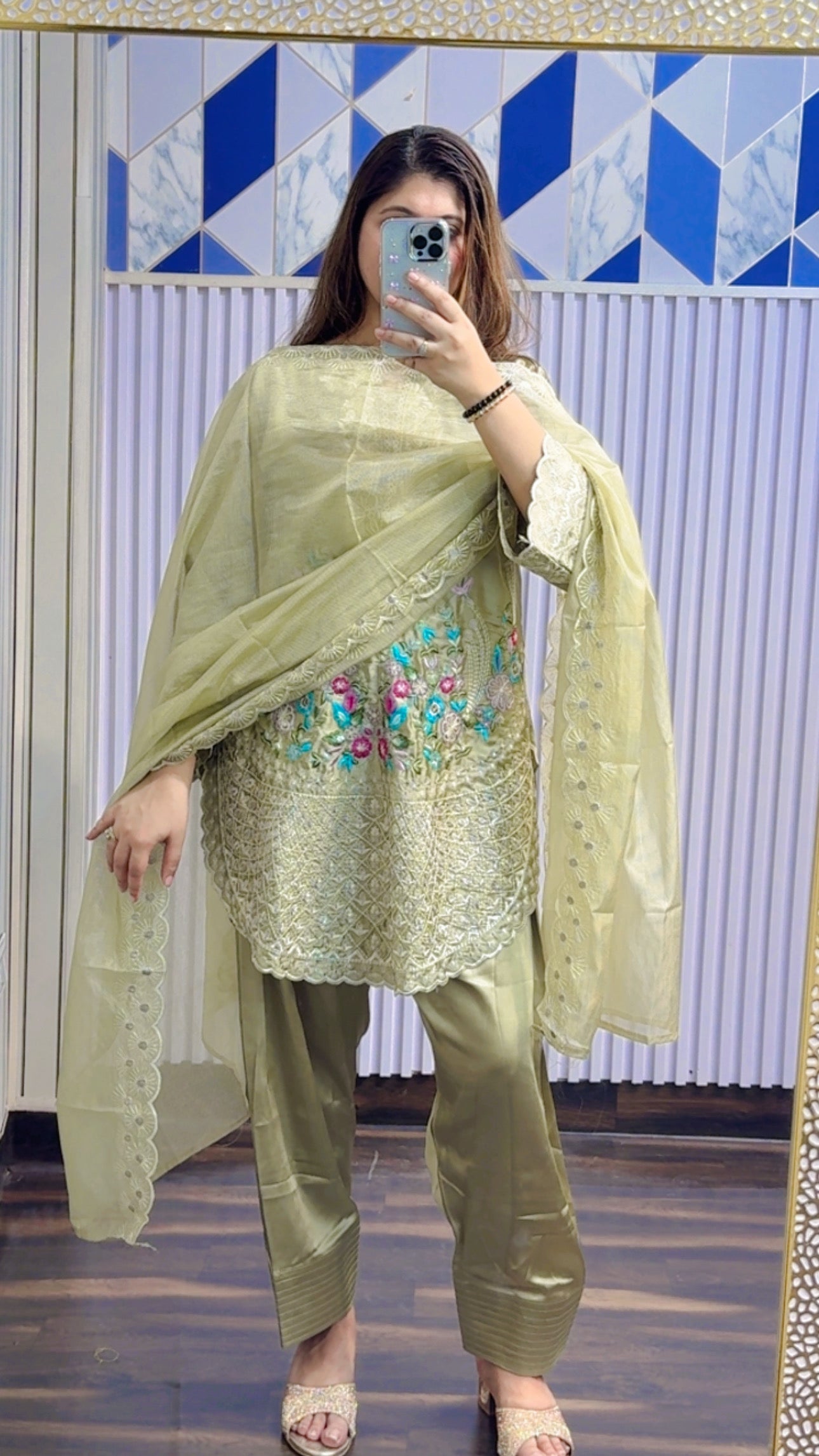 Farshi Suit